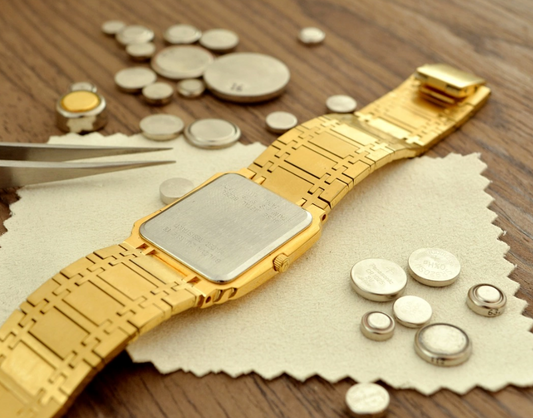 ¿QUÉ TIPO DE PILA USAN LOS RELOJES?